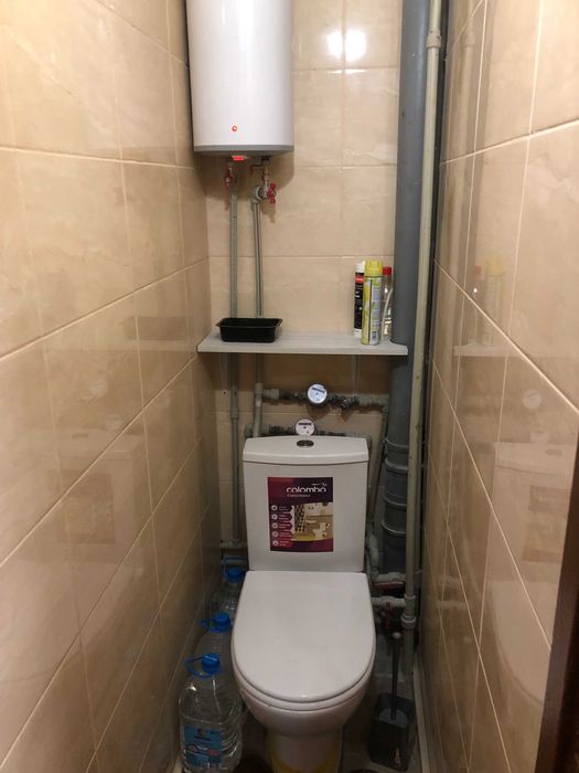 Продам квартиру на Алмазному . Поруч з зупинкою.