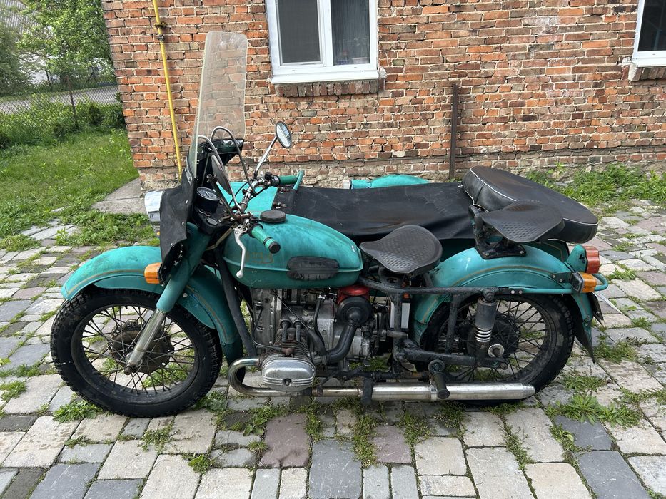 Урал 1977 року з коляскою