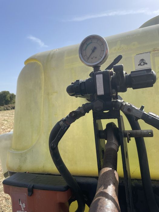 Pulverizador 400lt Tomix