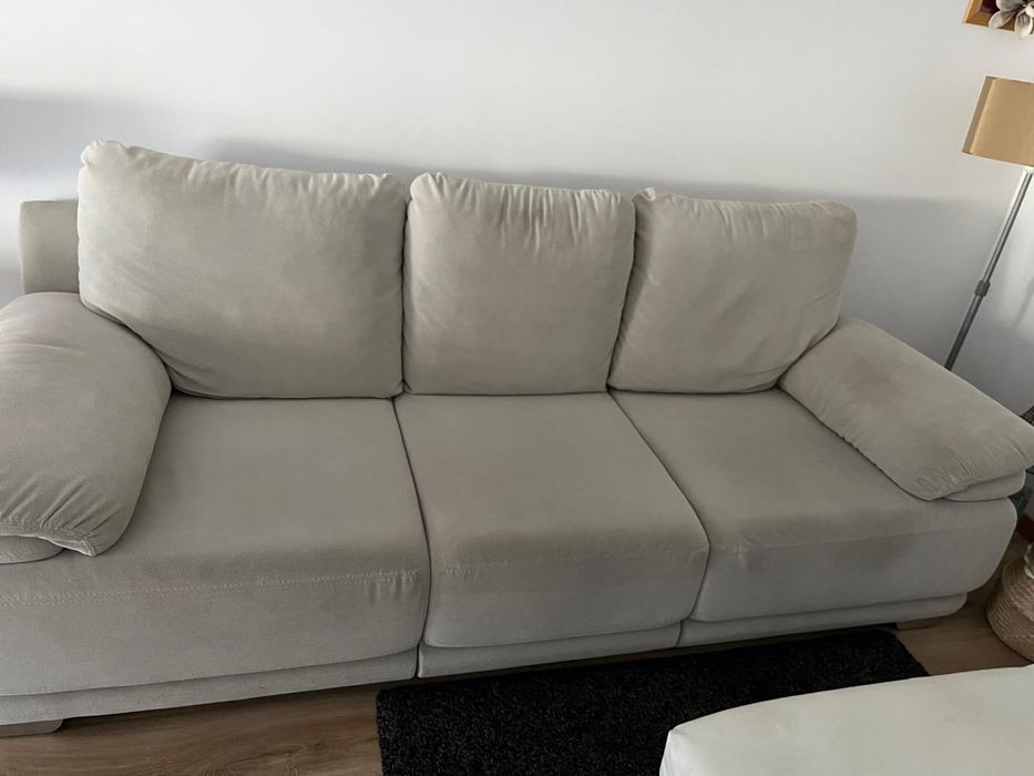 Sofá  3  lugares .
