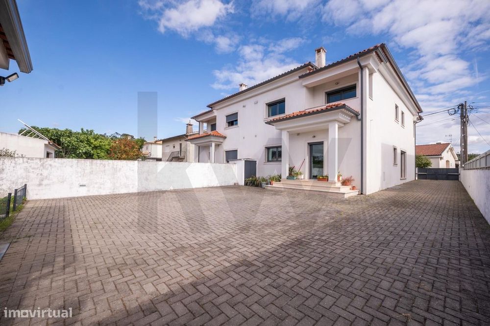 Moradia T5 de Sonho em Cernache – Onde o Conforto encontra a Conven