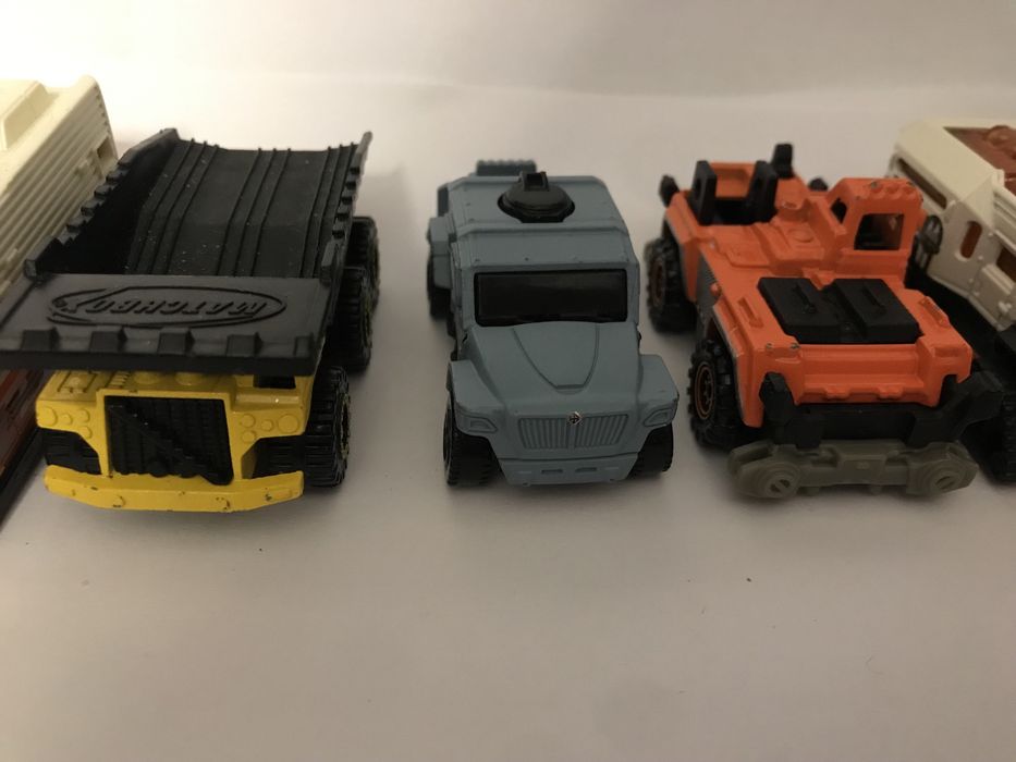 9 autek matchbox i 1 przyczepa