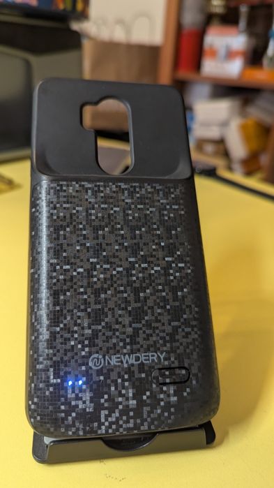 LG G7 em caixa com capas ( power bank integrado)