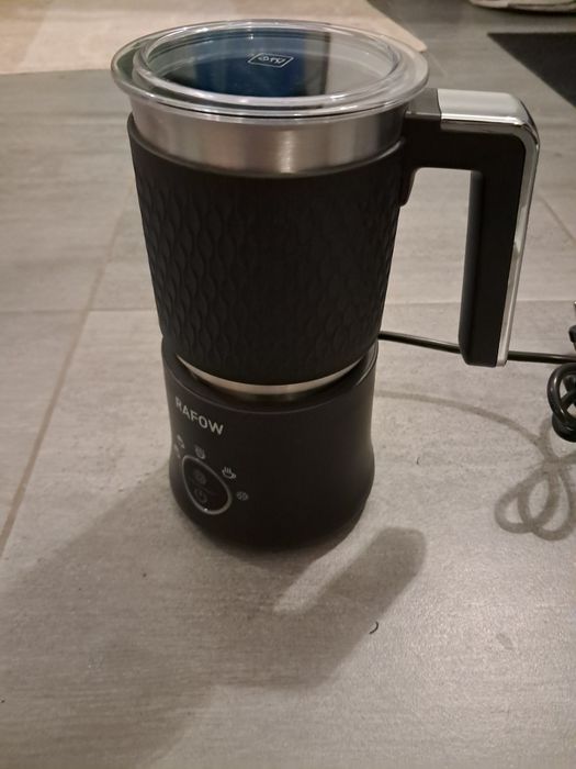 Spieniacz i podgrzewacz mleka
