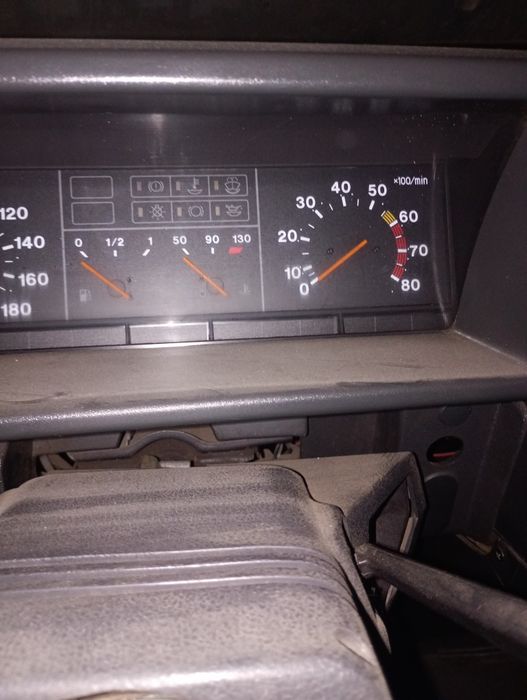 Продам ваз 99 в среднем состоянии.