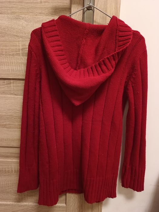 Damski czerwony sweter z kapturem i kieszonką w rozmiarze M/L