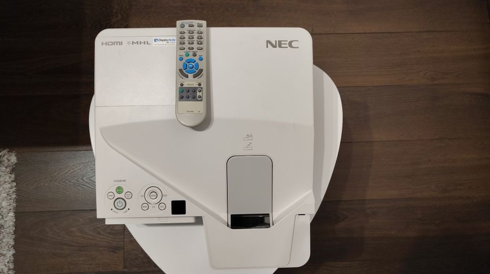 Projektor NEC UM301W – krótkoogniskowy | 75% lampy | KINO W  DOMU!!!