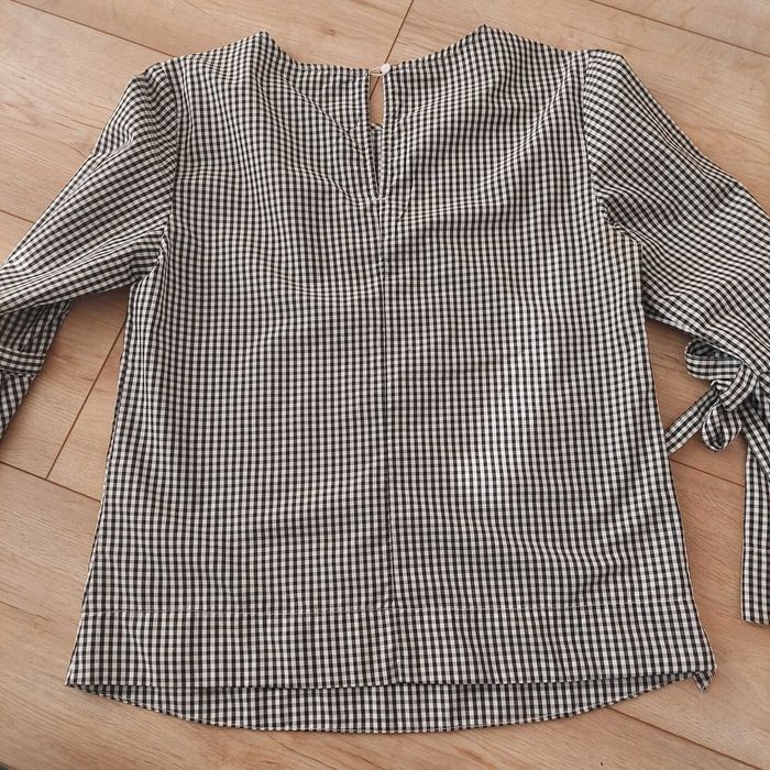 Bluzka C&A z aplikacją