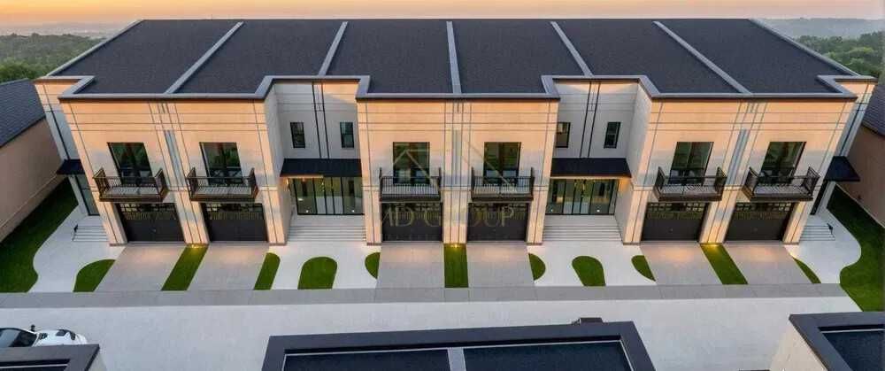 Продаж таунхауса з гаражем в елітній локації