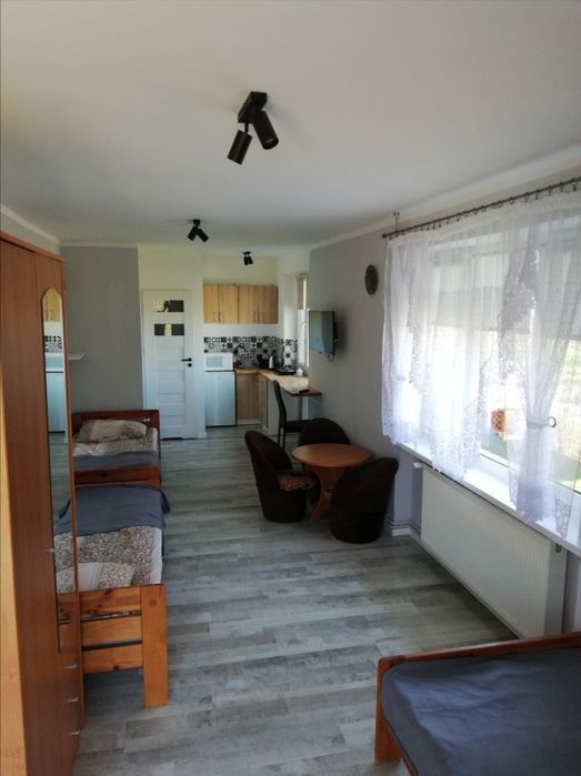 Pokój trzyosobowy do wynajęcia z aneksem kuchennym i osobnym wejsciem
