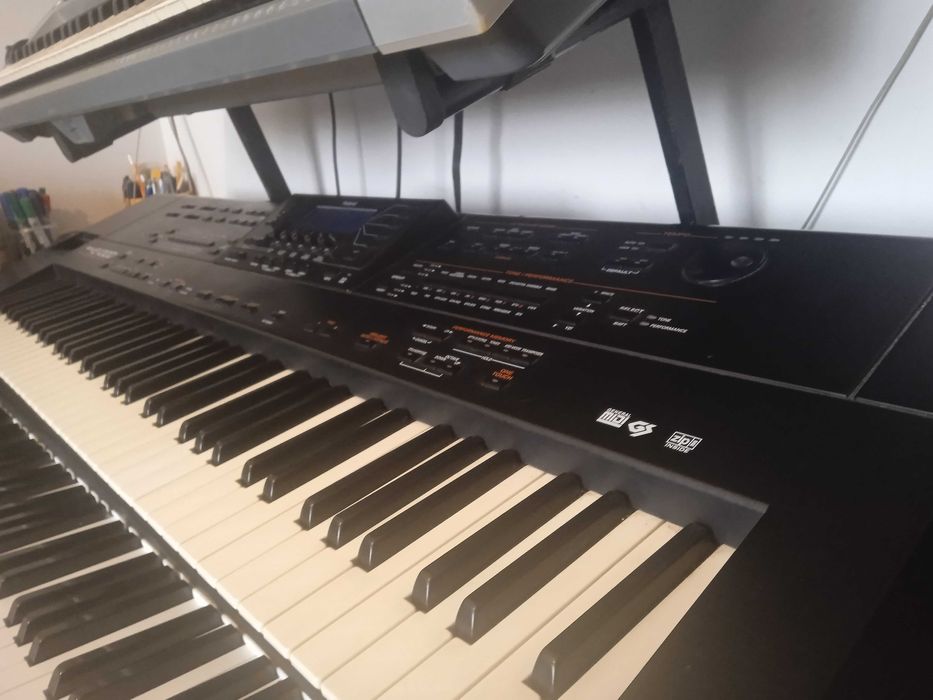 Roland G-1000. 76 teclas.