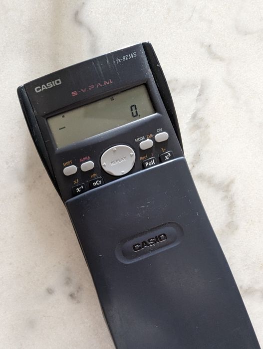 Calculadora Casio fx-82MS