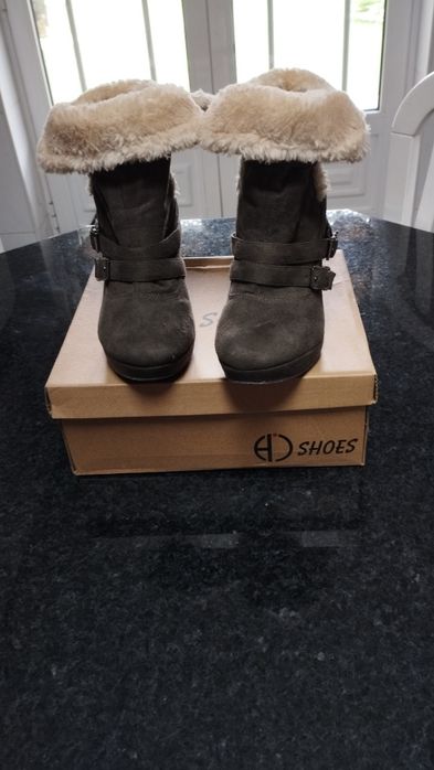 Botins tam. 37, com duas opções de uso