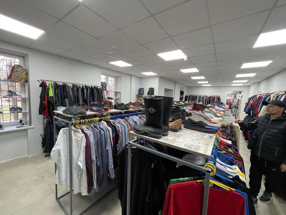 Космонавтів торгове приміщення 230 кв.м.