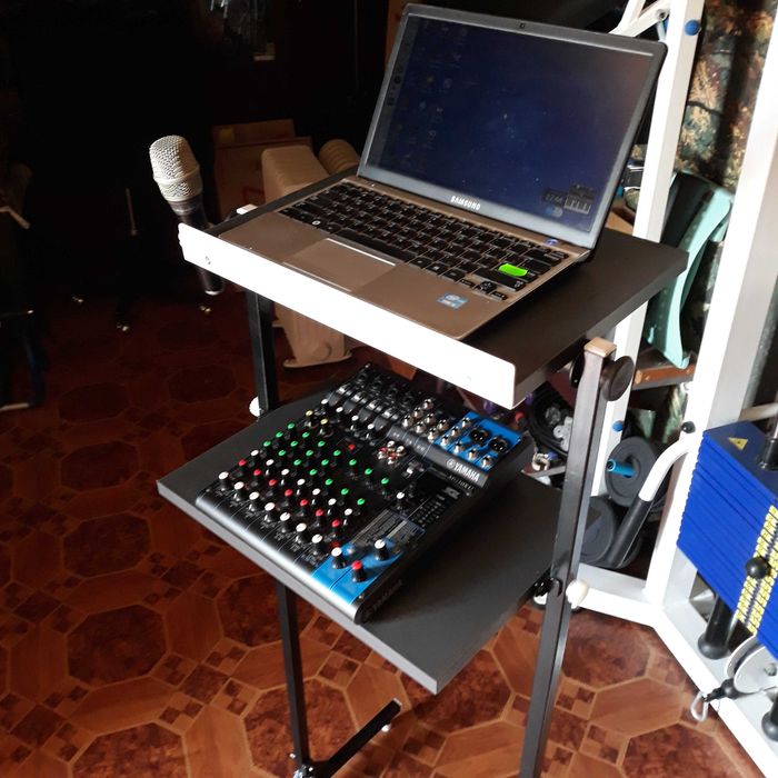 Стойка музыкантам