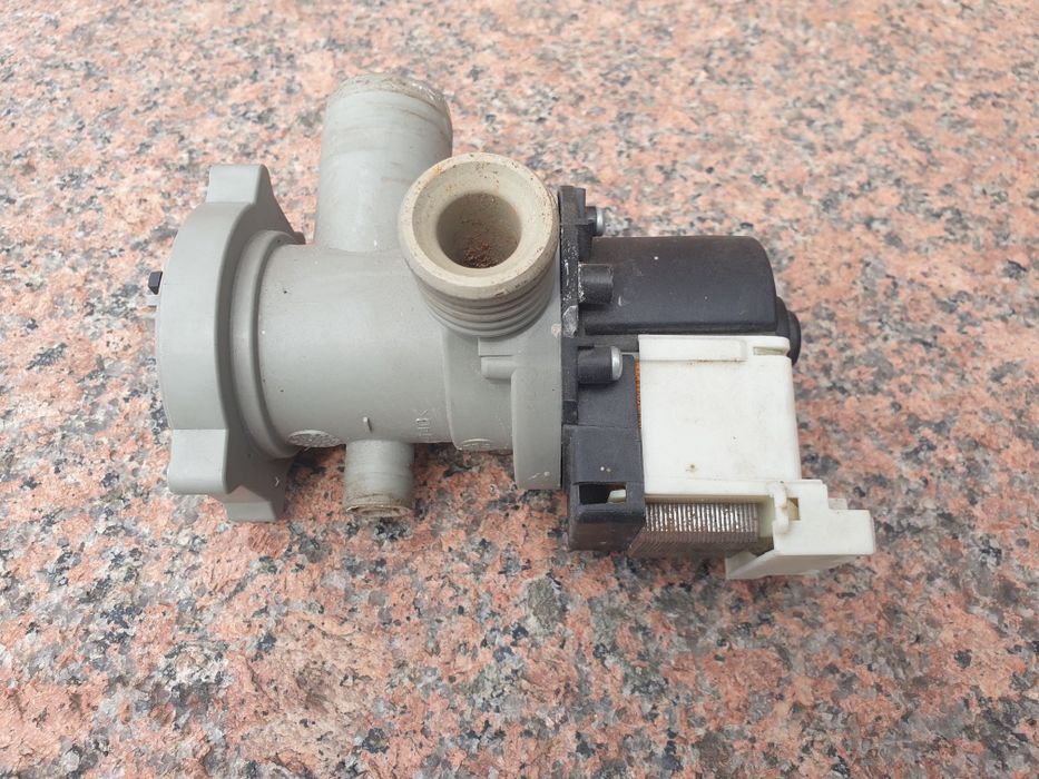 Pralka Ariston ALS109XEU sprzedam na części