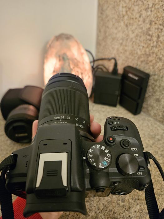 Kit Canon EOS R10 Impecável + Lente 18-150mm + 50mm f/1.8 + Adaptador EF-EOS R + Extras