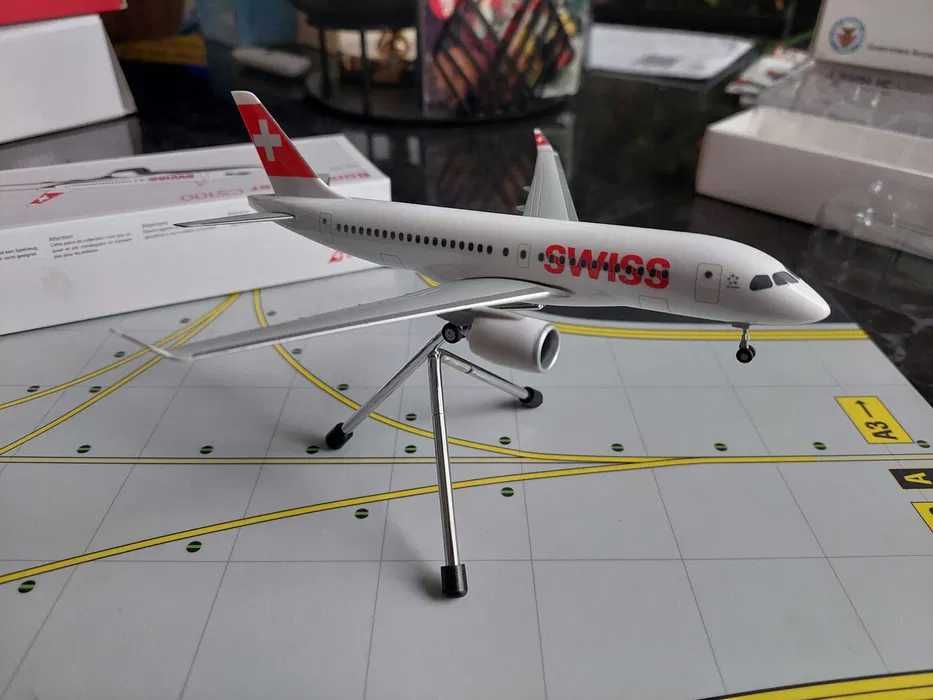 Model Bombardier SC100 SWISS 1:200 Herpa Hogan