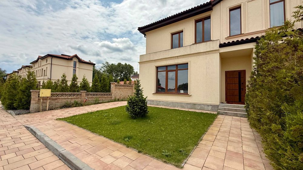 Без%.Продаж дуплекса в КМ "Фонтан",є басейн,барбекю. Підгірці.3 сотки