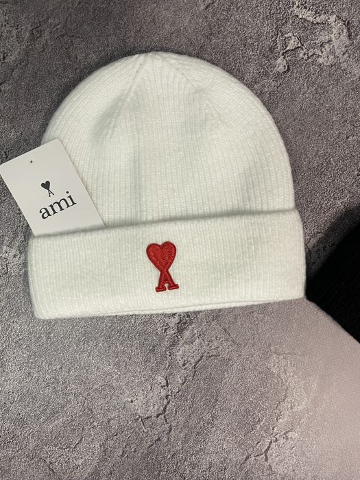Зимова шапка AMI — білий та чорний колір