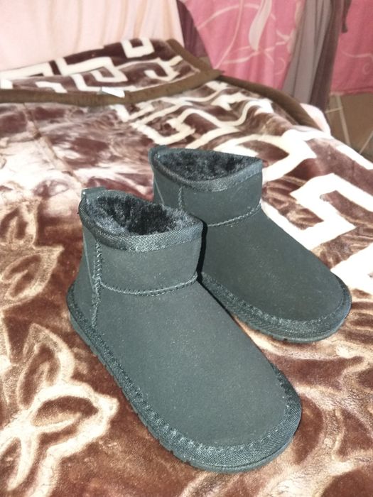 Дитячій одяг і взуття.