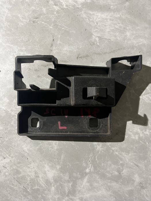 Кронштейн бампера передній лівий 620951537R для Renault Scenic III