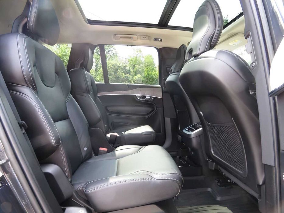 Volvo XC90 B5      2022