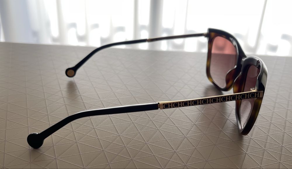 Óculos de Sol Carolina Herrera - MUITO POUCO USO