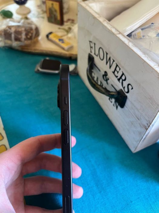 Продам Iphone 15