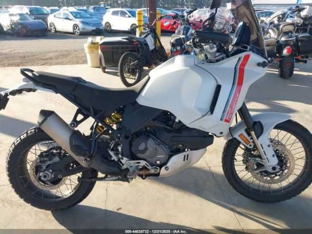 Ducati Desert X 2025