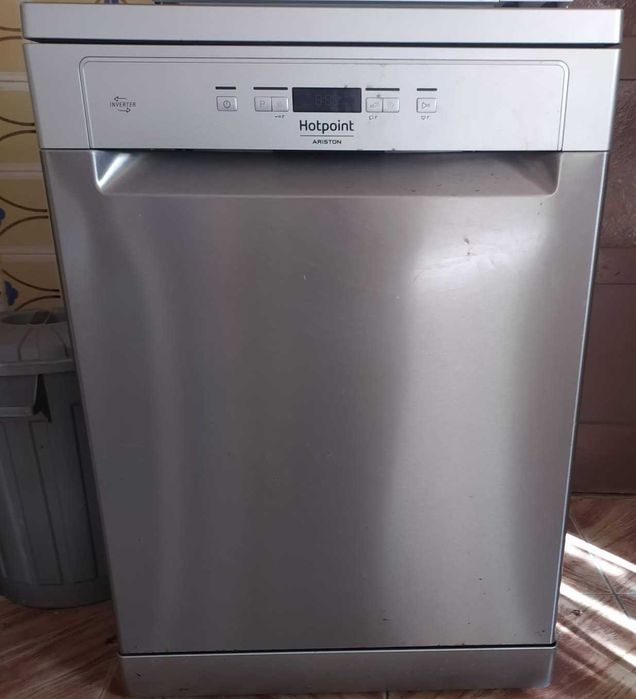 Máquina de lavar loiça, Ariston-Como nova (lavou, apenas, três vezes)