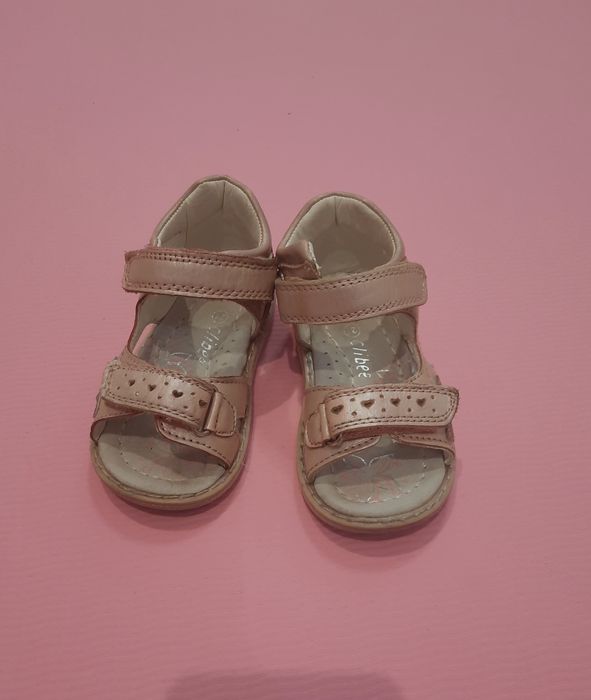 Шкіряні рожеві босоніжки для дівчинки 21 розмір, устілка 13,2 см