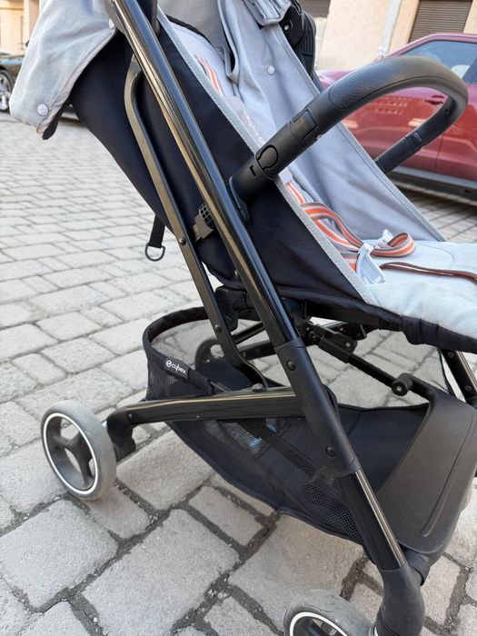 Прогулянкова коляска Cybex beezy + дощовик, рукавиці bair та підстаканник.