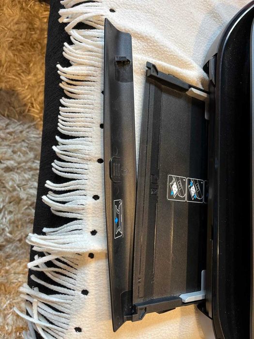 Vendo impressora HP OfficeJet 5230 a funcionar corretamente.