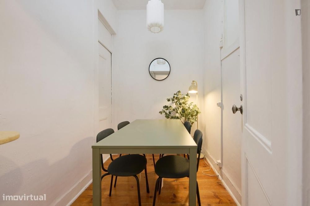Quarto - localizado em São Bento Lisbon