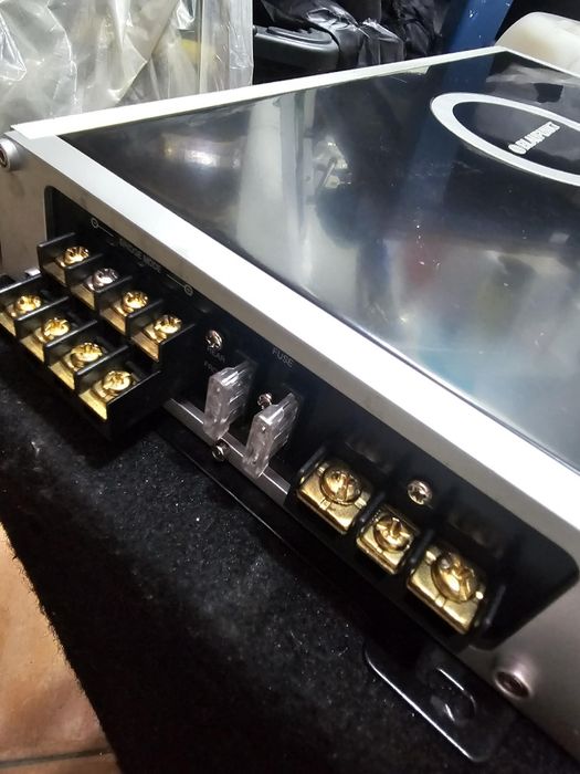 Subwoofer JBL + Amp Blaupunkt GTA