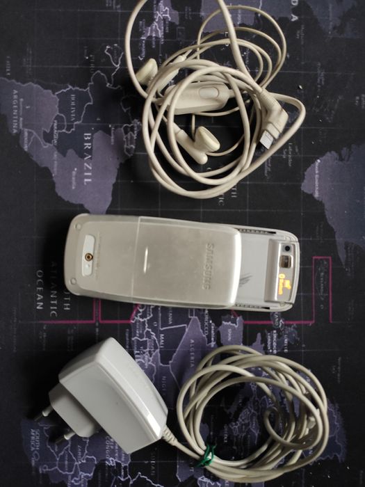 Telefon rozsuwany samsung uszkodzony