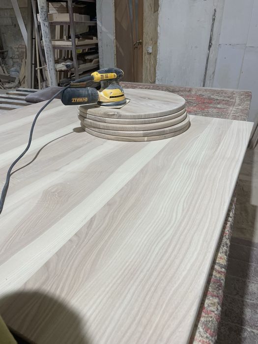 Меблеві щити з дерева різних розмірів та струганий пиломатеріал