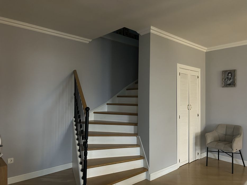 Продається будинок в дуже гарній локаціі ,з велик та гарним  на  місті