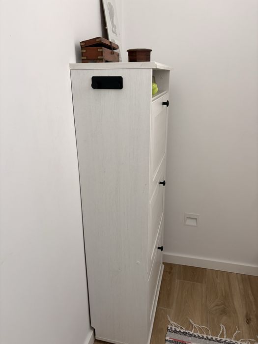 Sapateira ikea em madeira