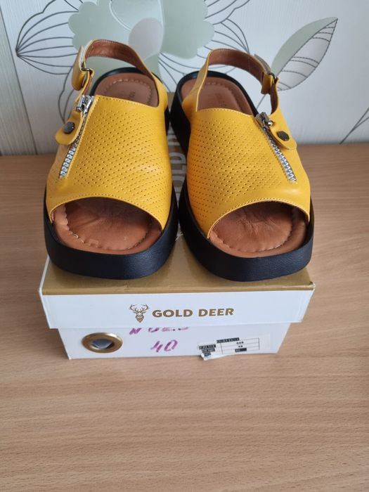 Кожаные босоножки