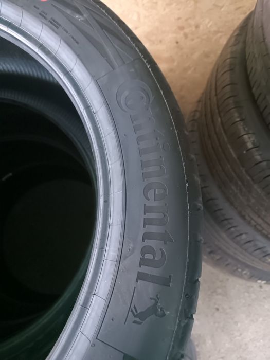 Komplet opon 255/45R20 Continental