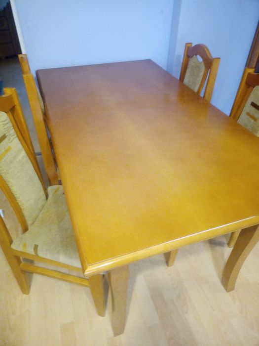 Stół drewniany plus 6 szt krzeseł