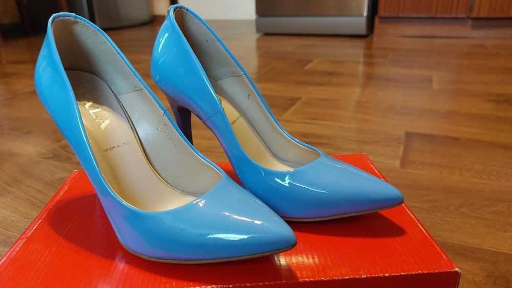 Czółenka,  półbuty, szpilki , skora naturalna.