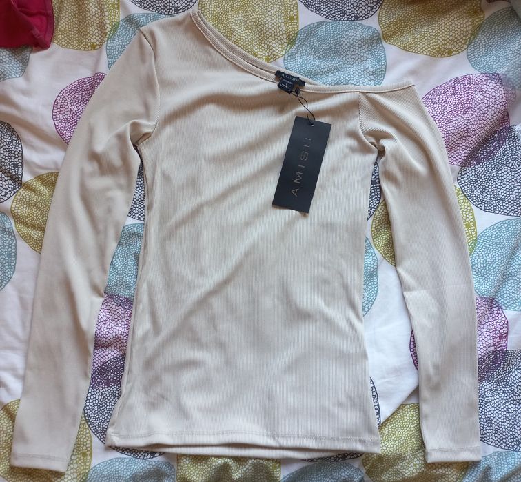 Top de Manga Comprida com Ombro Descoberto New Yorker