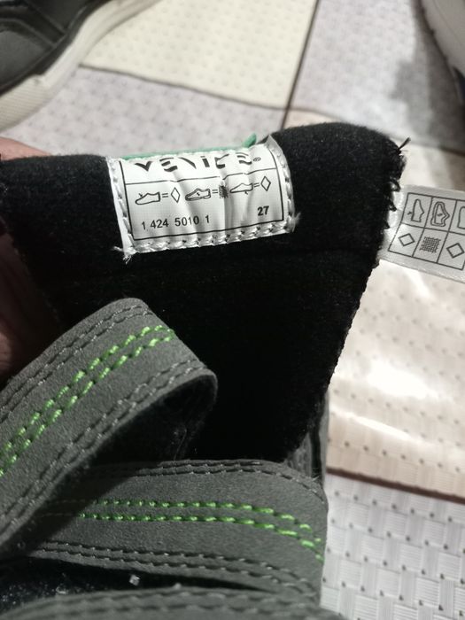 продам дитяче  взуття.