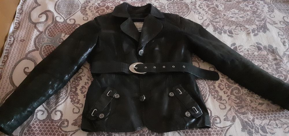 Шкіряна куртка жіноча
