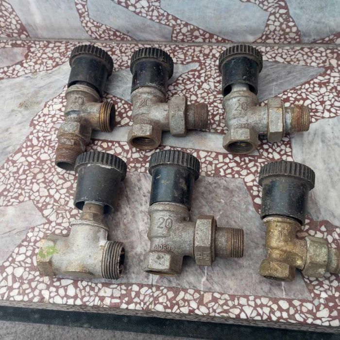 Zawór grzejnikowy mosiężny DN 20 DN15