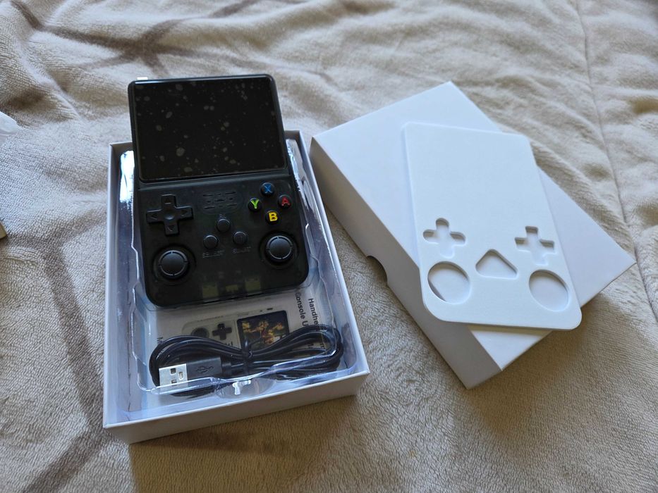 Consola Retro Portátil R36S (Game Master) - Como Nova