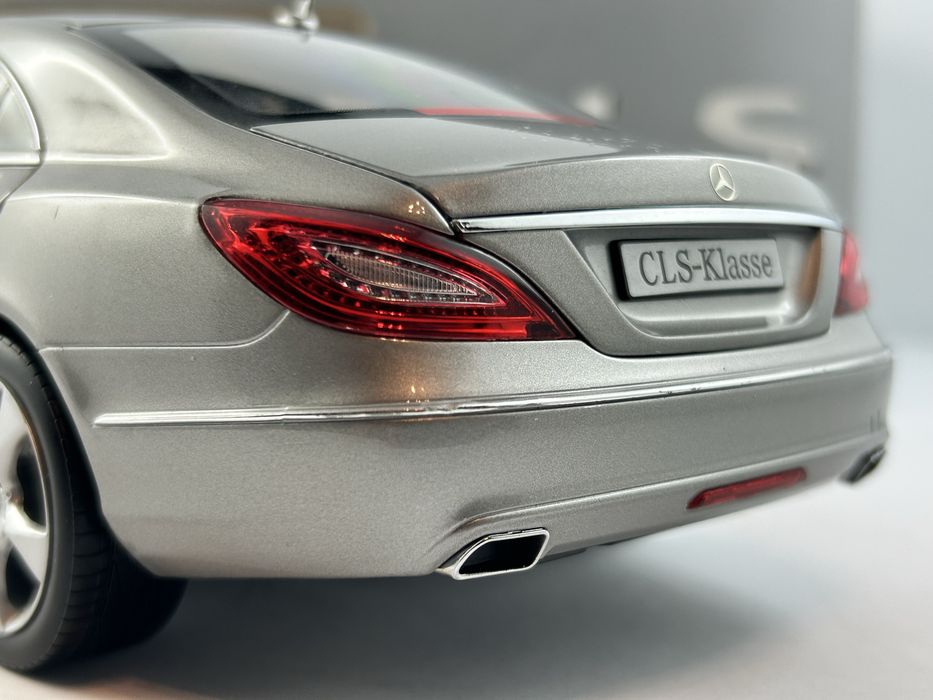 Unikat Norev Mercedes CLS W218 dealer edition 1/18